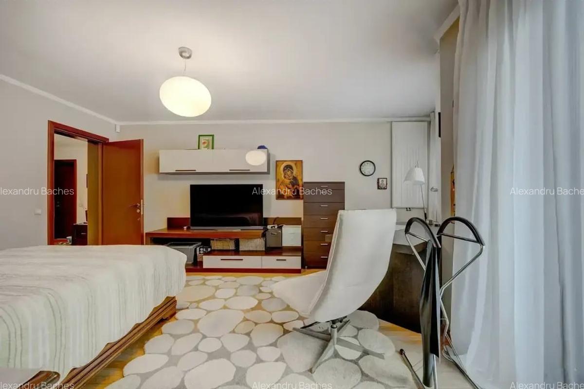 Vila de Lux ideal familie / sediu de firma in zona centrala - 10