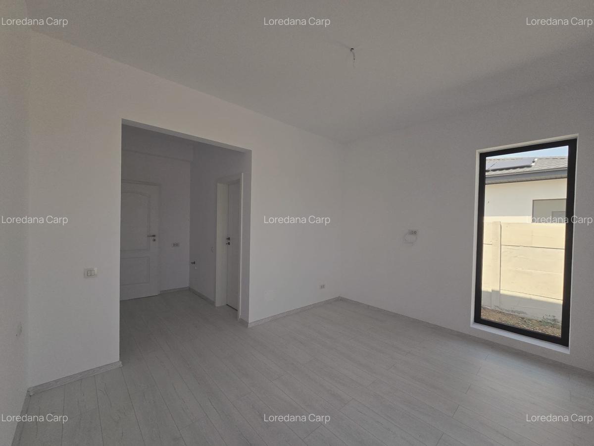 Casa individuala - 4 camere - panouri solare - gaz- curent - 5 min de STV - pod - 6