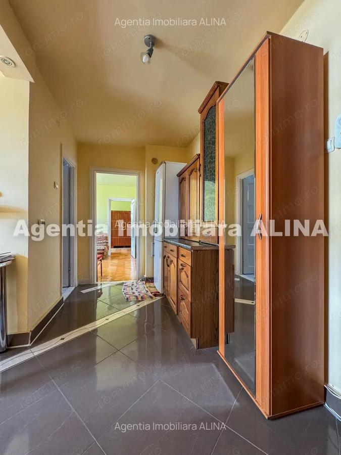 Ap. 2 camere in Deva, zona Iuliu Maniu, suprafata utila 45 mp, semidecomandat, etaj 3 - 5