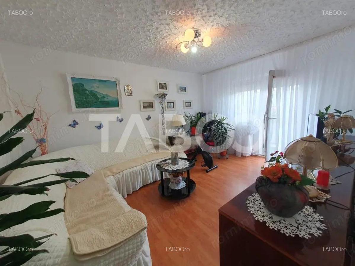 Apartament 3 camere zona 1 Decembrie 65 mp utili + 5 mp balcon - 1