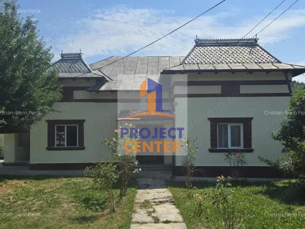 Casa si teren 2561 mp, Babana, stradal, renovata - 1