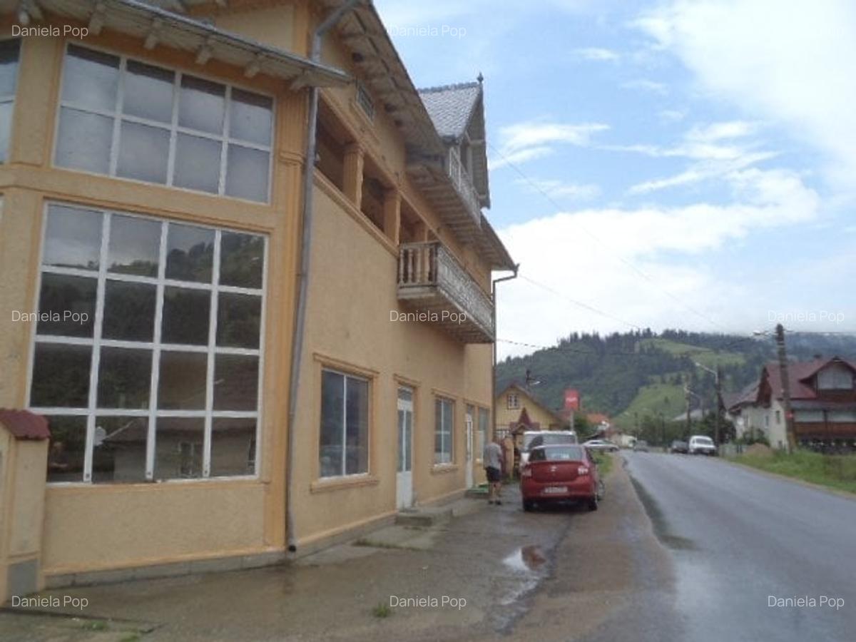 Casă cu 6 camere în Fundu Moldovei - 2