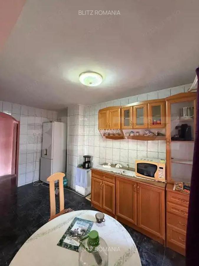 Apartament cu 3 camere, 70 mp, decomandat, Castelul de Apa - 4