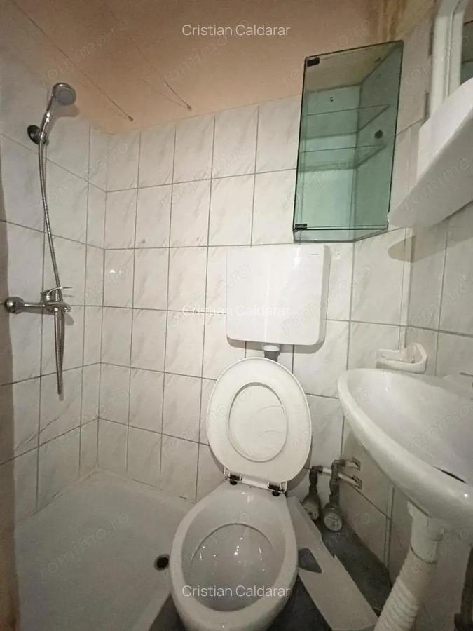 Garsoniera decomandata de vanzare Rogerius - str. Aluminei - etaj 9 - 2 lifturi - 6