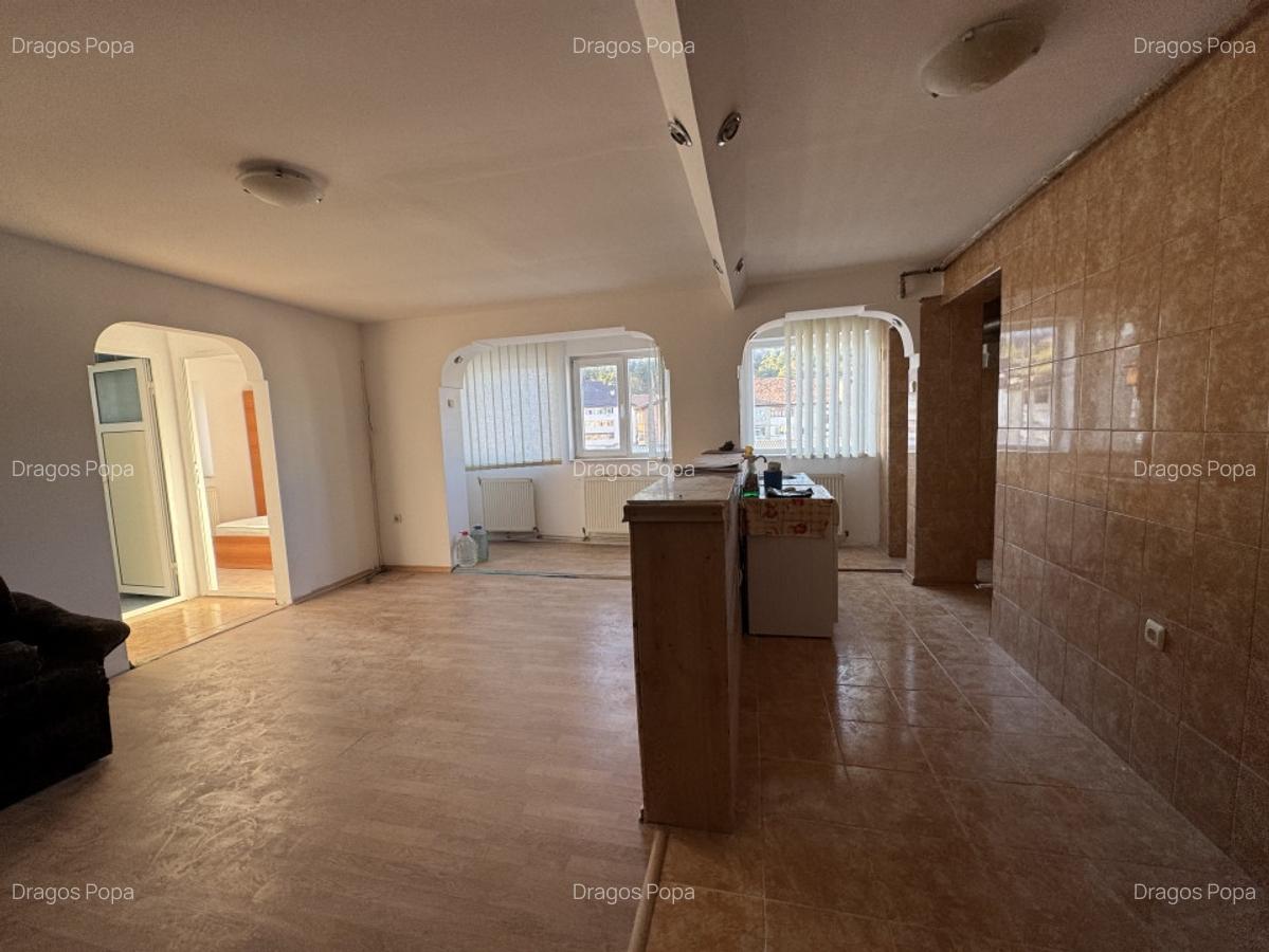 Apartament de 3 camere eficient compartimentat, in centrul orasului Moinesti - 3