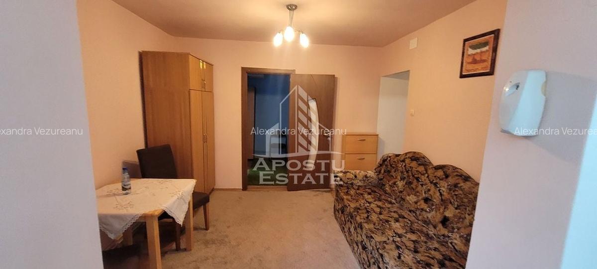 Apartament cu 4 camere, decomandat, centrala proprie, zona Soarelui - 2