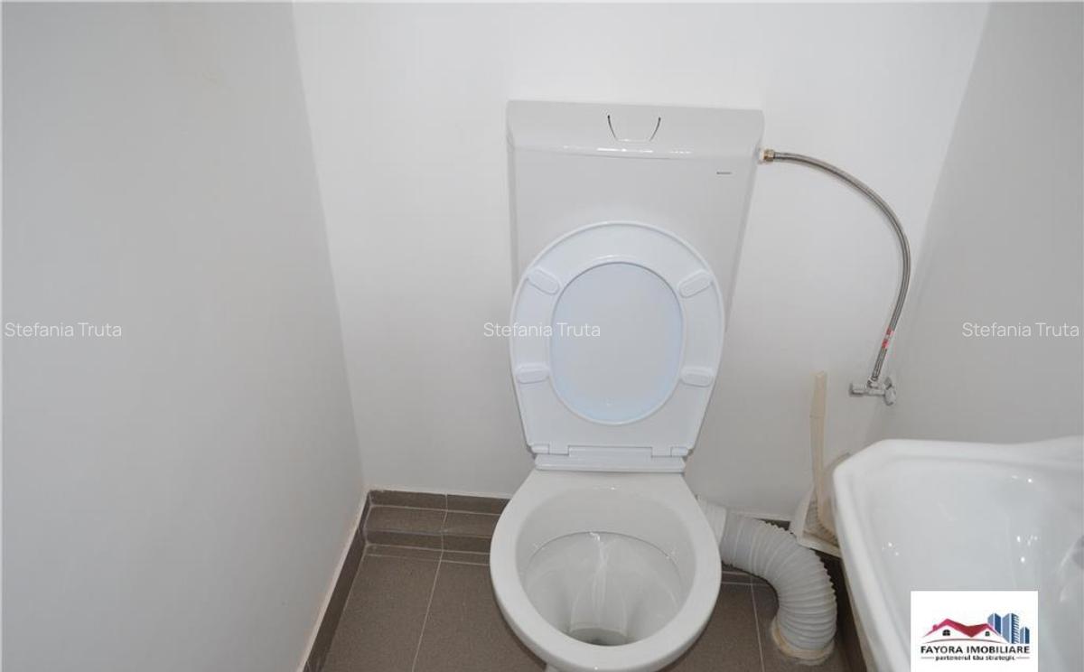 Spatiu Comercial de Inchiriat in Zona Centrala - 8 Spatiu Comercial de Inchiriat in Zona Centrala - 8