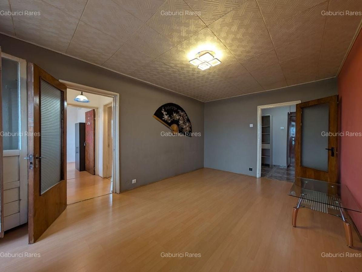 3 Camere Giulești, 60mp, Vedere Panoramică, Total de Renovat - 2 3 Camere Giulești, 60mp, Vedere Panoramică, Total de Renovat - 2