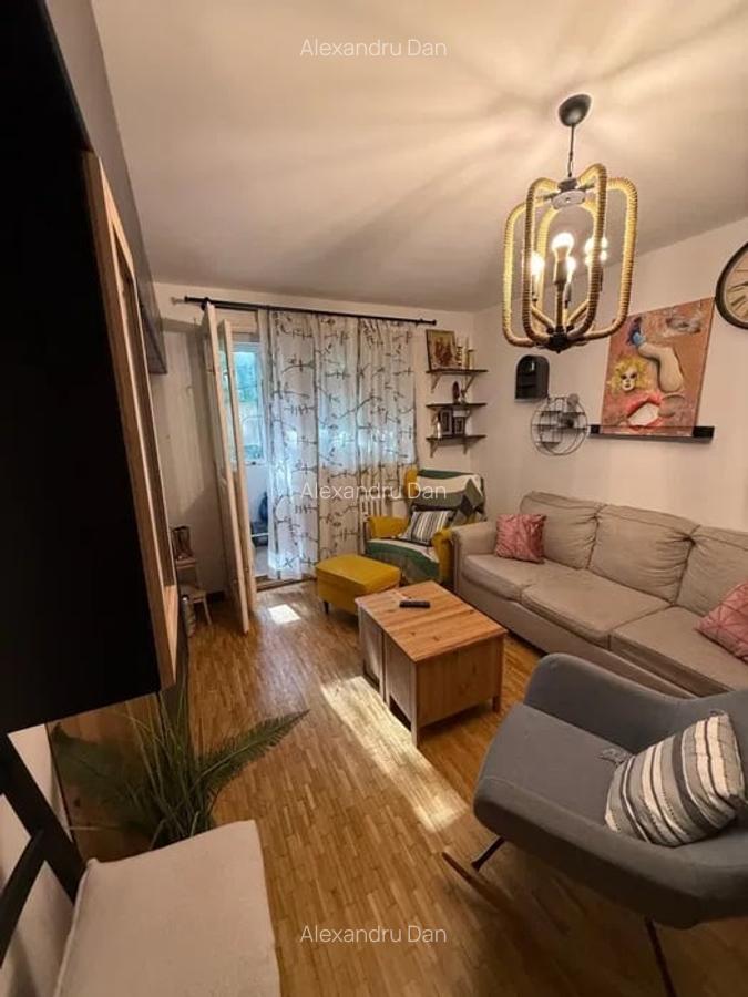 Apartament 4 camere-semidecomandat-zona Drumul Taberei - 1