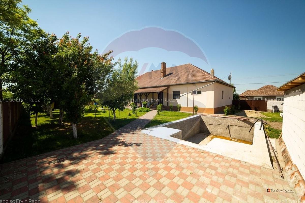 Casa duplex 150 mp, piscina si curte, vand/schimb cu apartament  Arad - 1