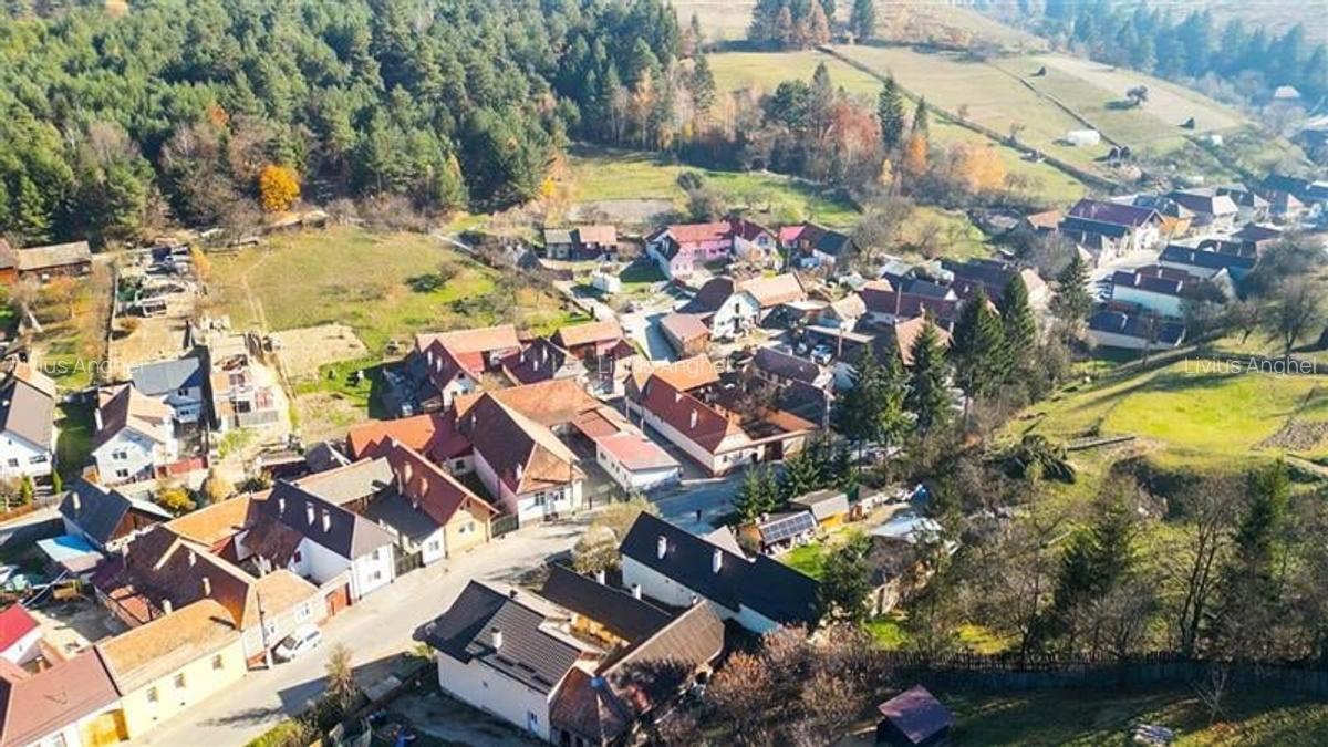Resedinta traditionala saseasca restaurata, situata in inima localitatii - FILM! - 14