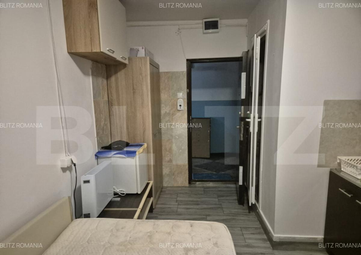 Camera de inchiriat, cu baie eleganta si mica chicineta, zon - 6