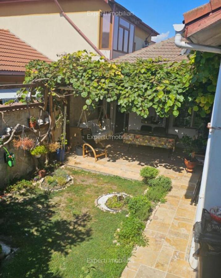 Casa de vanzare - zona Trocadero - 1