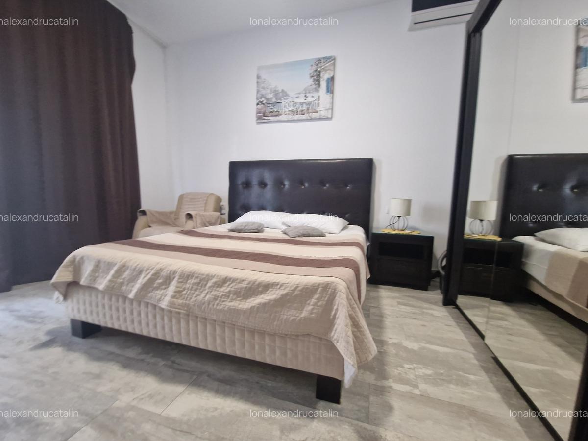 Mamaia Sat - Garsoniera mobilata-utilata,  etaj 1, bloc stradal la Blvd Mamaia - 15