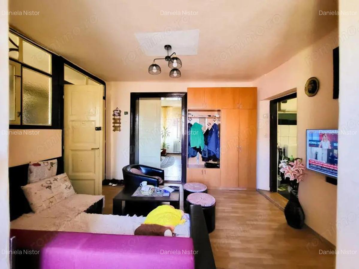 Casa 8 Camere, 3 Apartamente, Singur in curte - 16