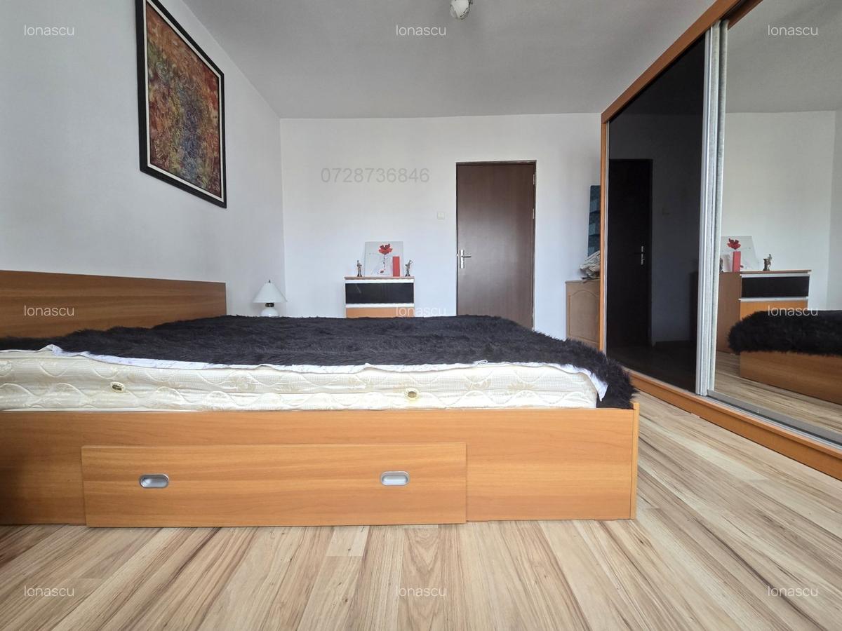 Bulevardul Decebal stradal, langa Metrou Piata Muncii - 5
