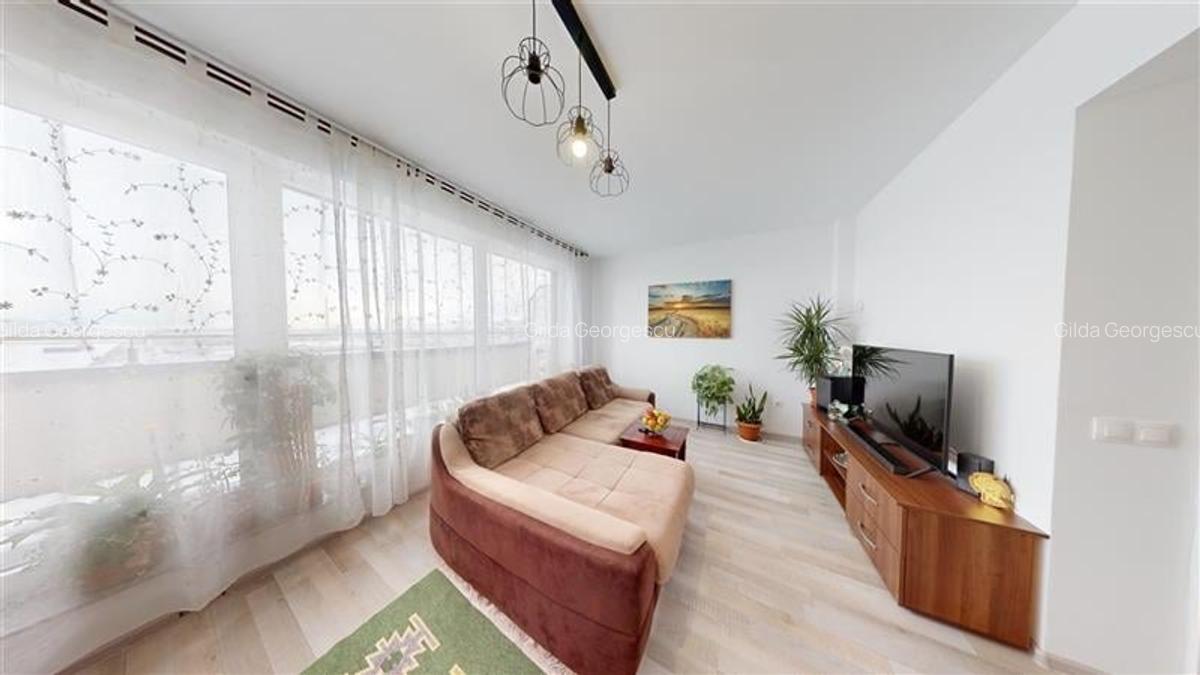 Pe 2 niveluri, Penthouse modern la bulevard, parcare si boxa, Tractorul  Nou, Br - 25