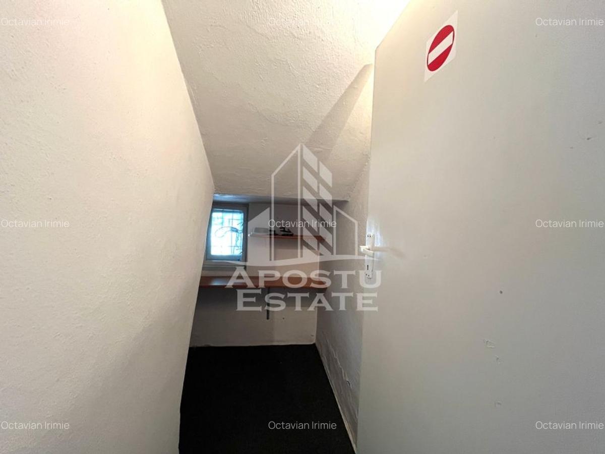 Casa cu 5 camere, 2 bai, pretabila pentru birouri. Girocului - 8