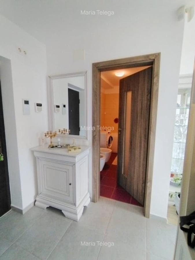 Apartament cu 2 camere semidecomandat în Tractorul - 9