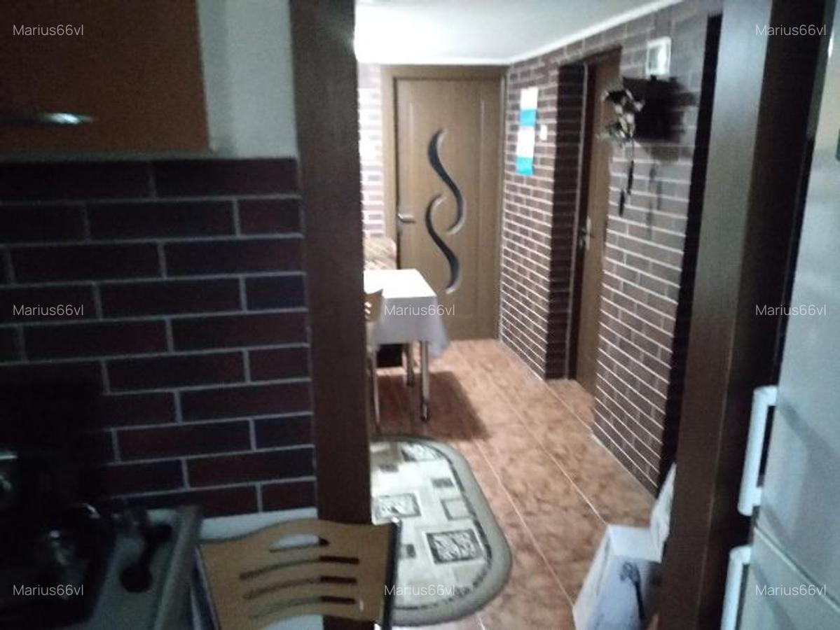 Vand casa proprietate in Mihaesti Valcea - 8