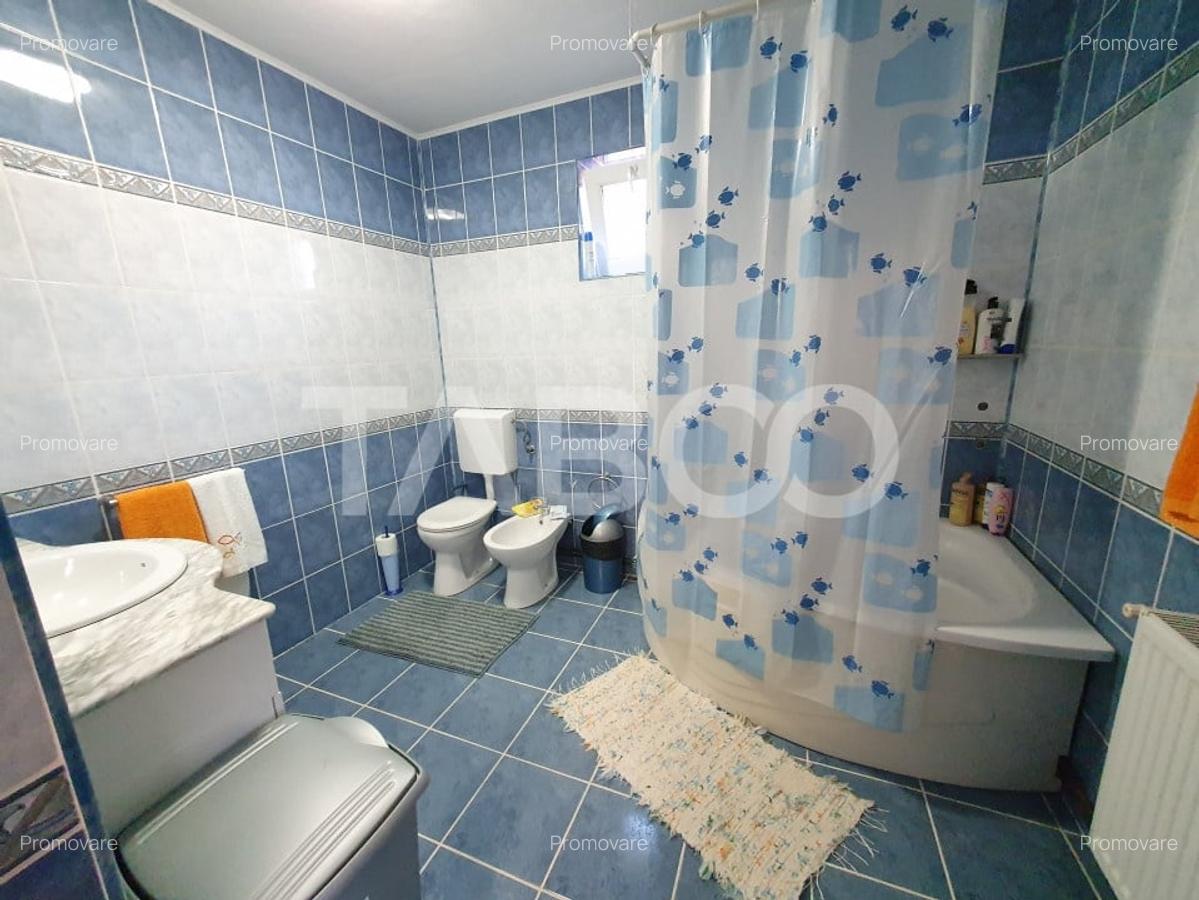 Casa individuala cu 7 camere 2 fronturi 1000 mp teren in Sura Mare - 16
