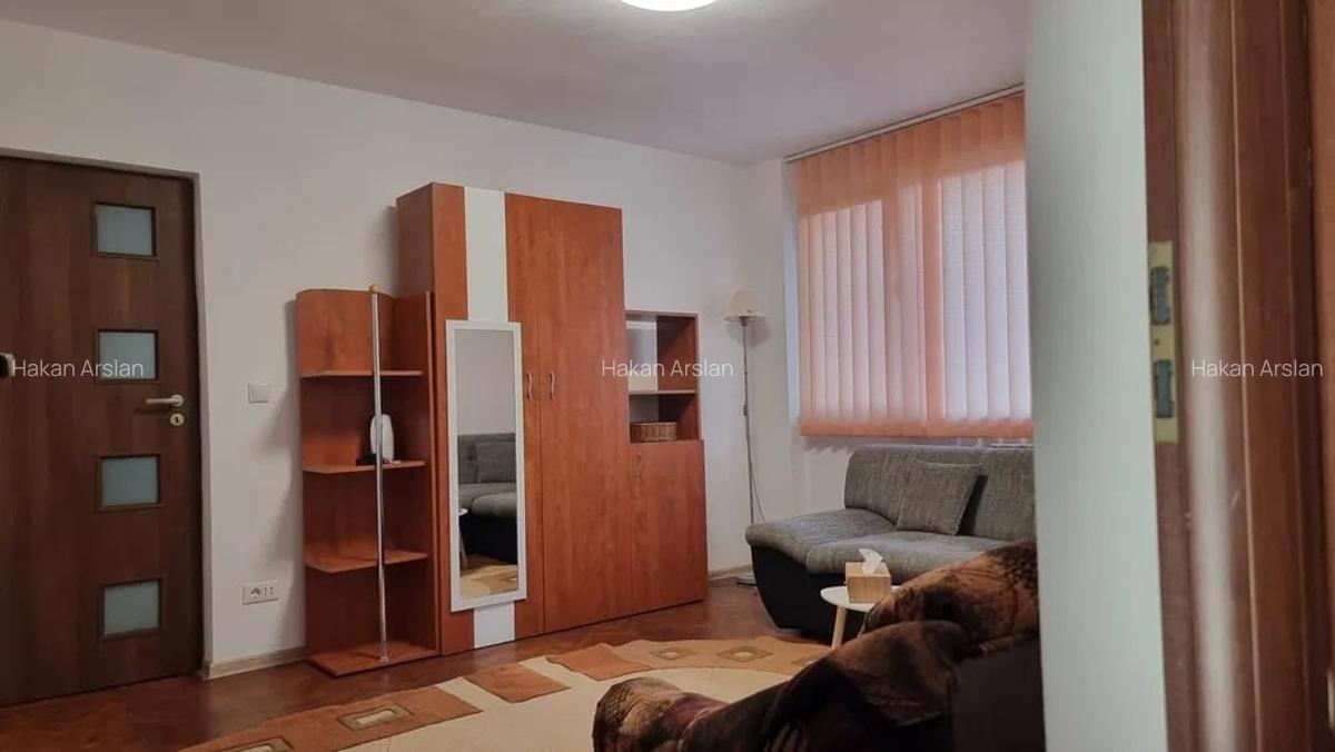 Apartament cu 3 camere renovat, la parter, metrou, zona Crangasi - 3