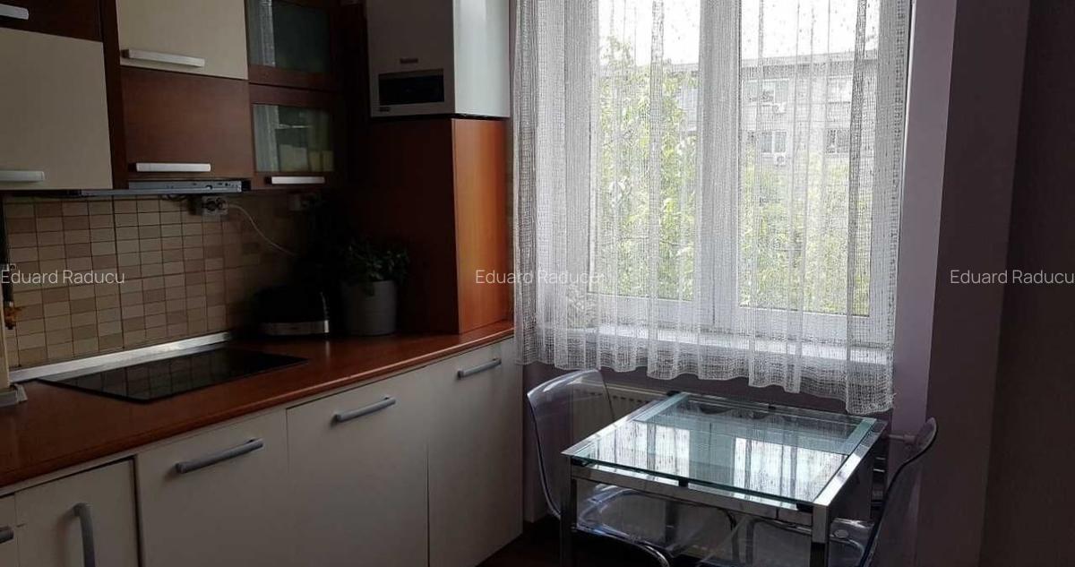 Apartament 3 camere in bloc cu tavane inalte, 85mp, langa metrou - Orizont - 6 Apartament 3 camere in bloc cu tavane inalte, 85mp, langa metrou - Orizont - 6