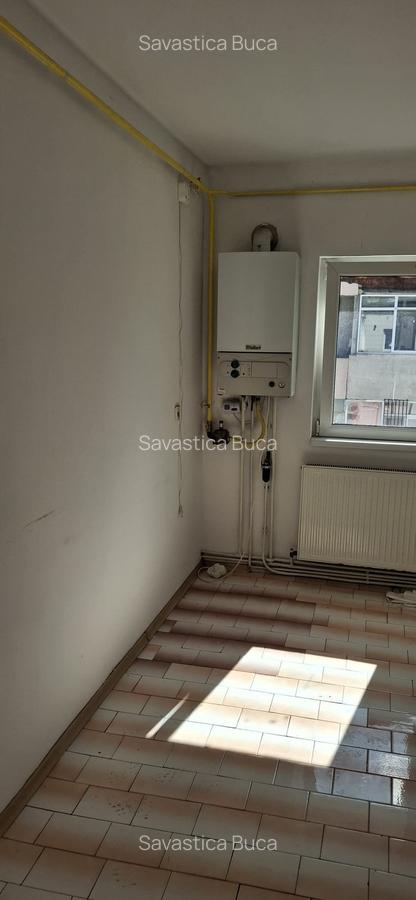Apartament 3 camere    zona Big centru, etajul 4/4(  acoperis) decomandat cu CT. - 4 Apartament 3 camere    zona Big centru, etajul 4/4(  acoperis) decomandat cu CT. - 4
