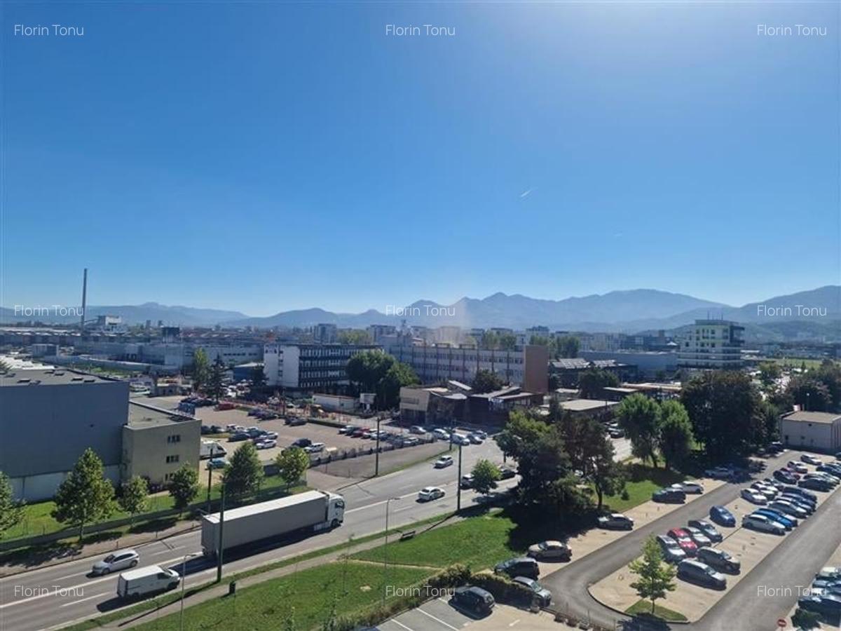 Lux Class, parcare, vedere panoramica zona Coresi, Tractorul Brasov - 7