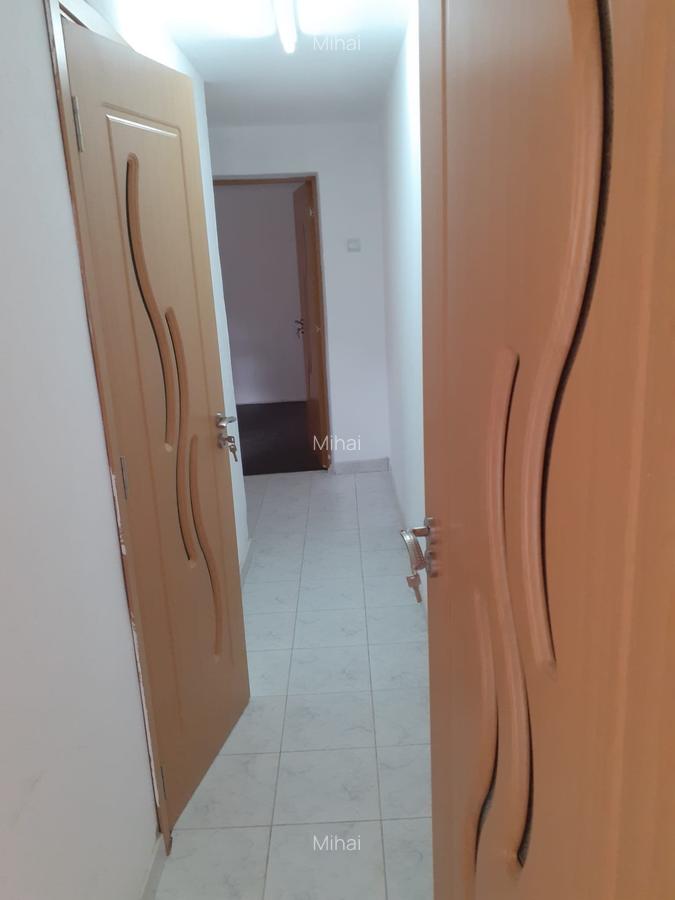 Iancului,Metrou,spatiu de inchiriat,parter ,3 camere,2 bai,centrala,110 mp utila - 6