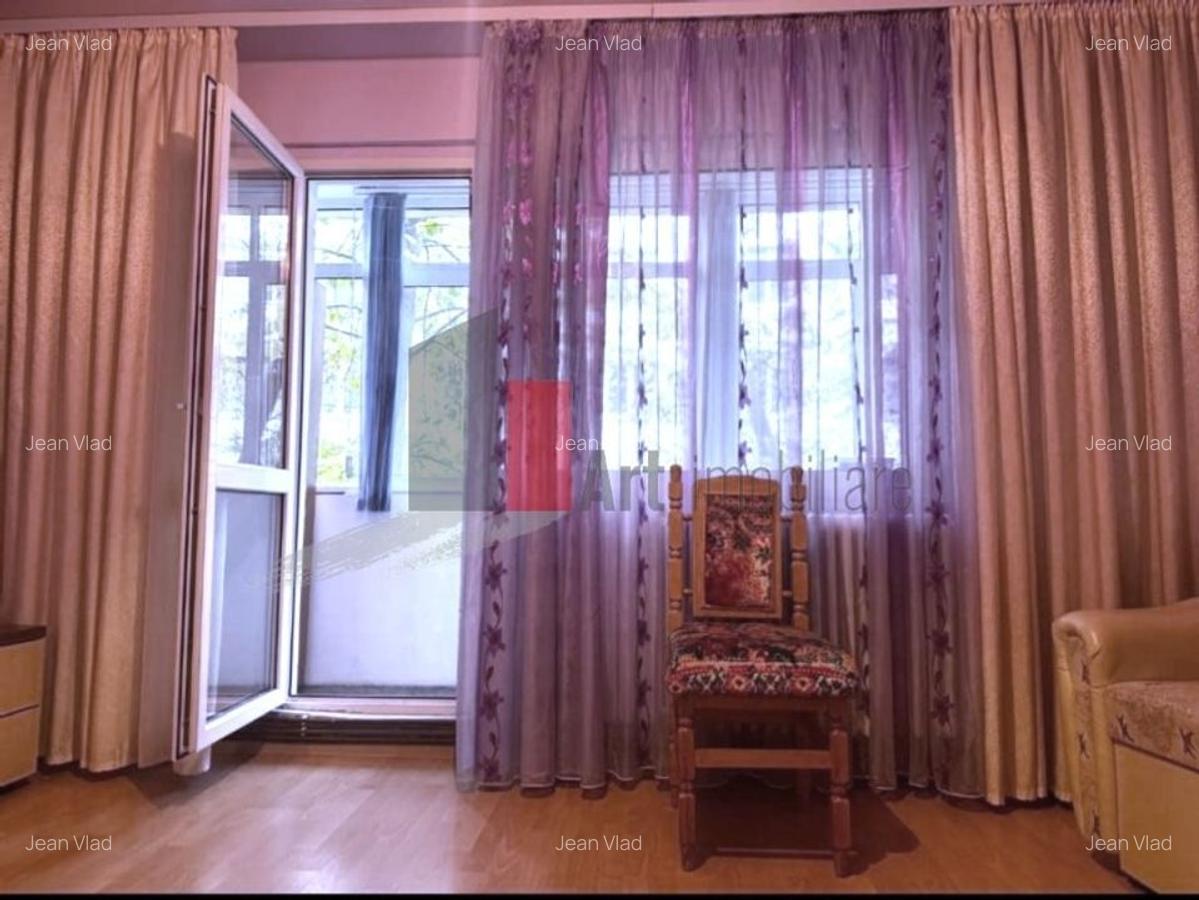 Apartament cu 4 camere decomandat în Titan - 4