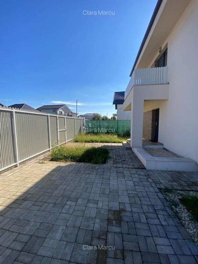 Vila superba situata langa lac si parc | Tunari - 13