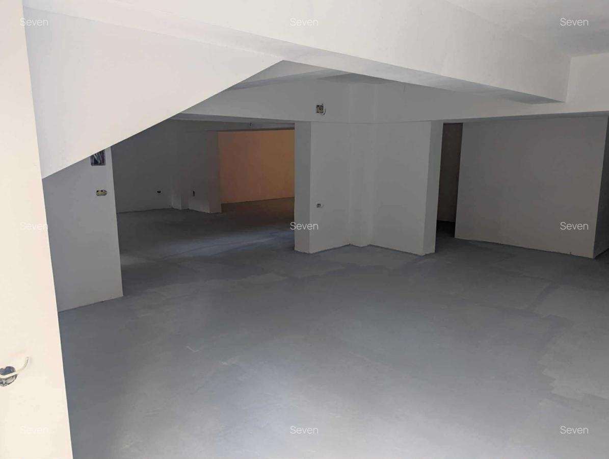 Spatiu comercial 130 mp - demisol - Faleza Nord - 148.000 euro(Cod E8) - 2