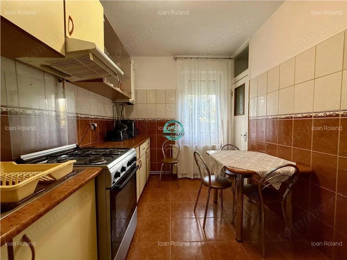 Apartament cu 3 camere de vanzare, parter inalt, in 7 Noiembrie - 2