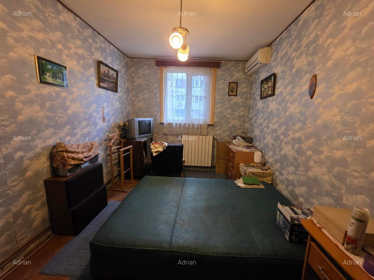 Titan, chiar la intrare in Parcul IOR, pe Lunca Bradului, la Scoala 195 - 1