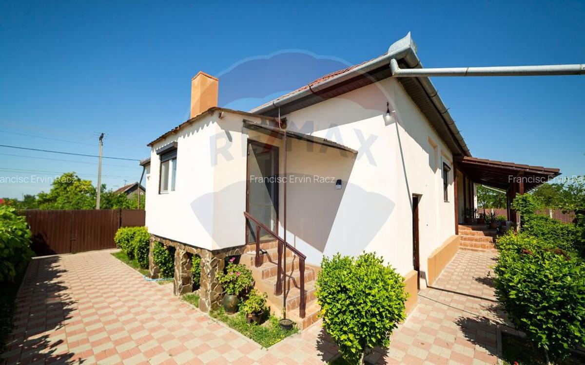 Imobil renovat, 2 apartamente, gradina ?i garaj Turnu - 2