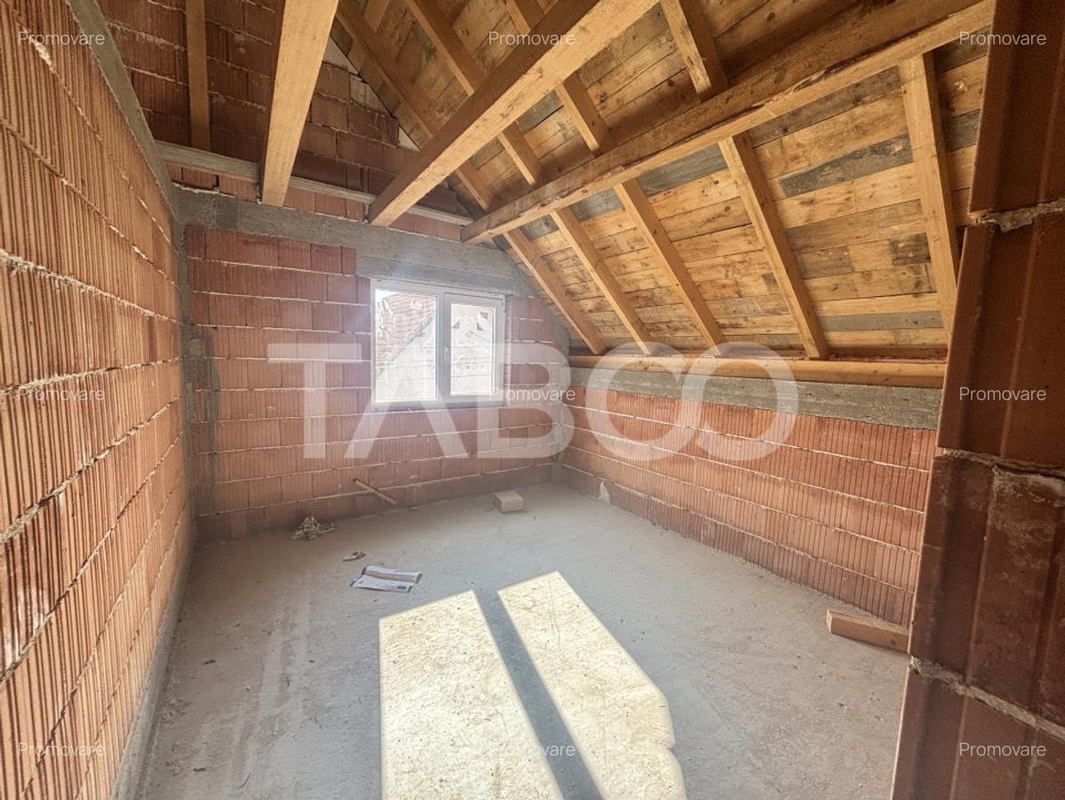 Casa individuala noua din 2024 de vanzare cu 4 camere in Sura Mare - 2