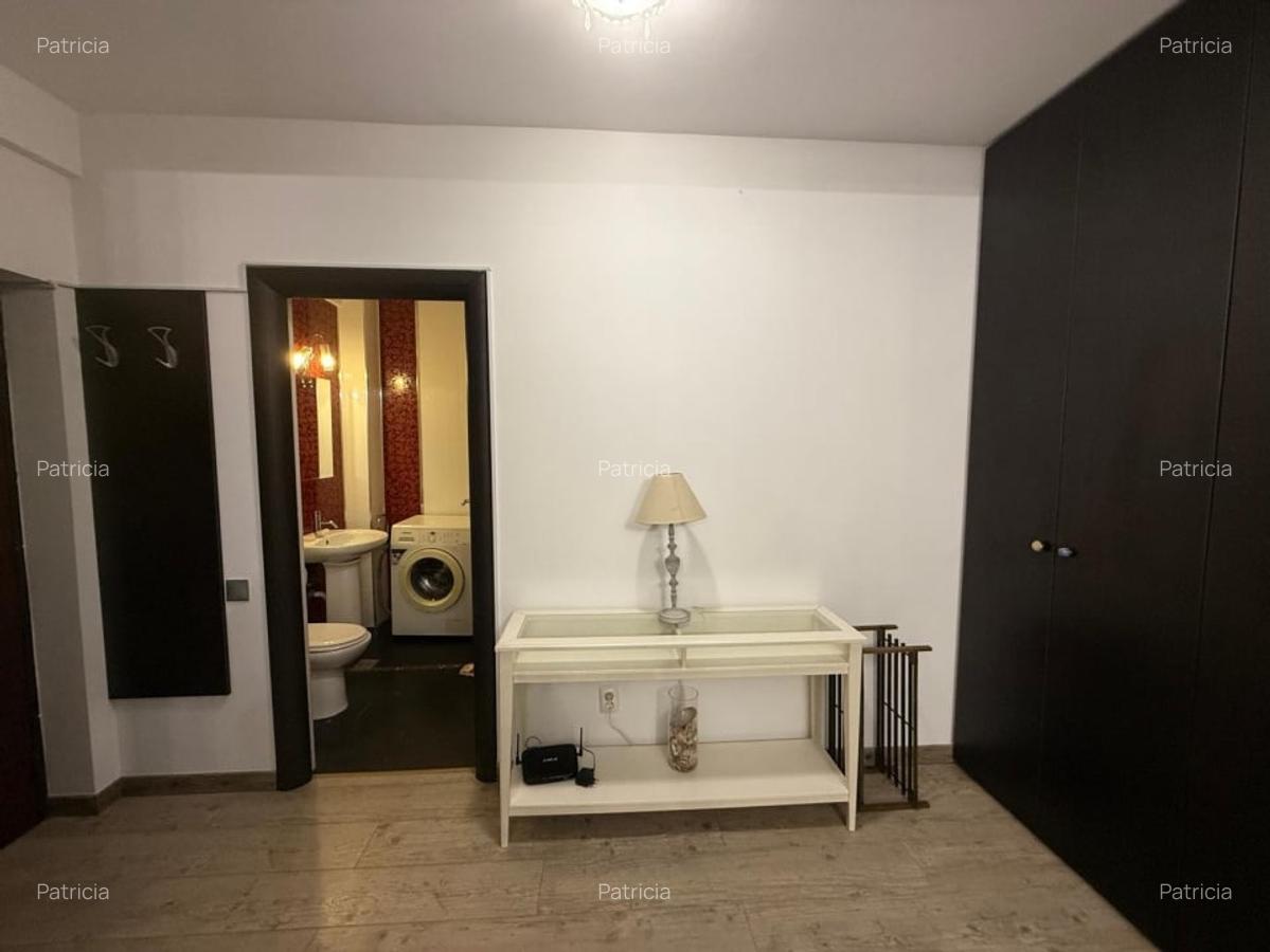 Apartament generos de 2 camere- de inchiriat- metrou 1 Mai - 6