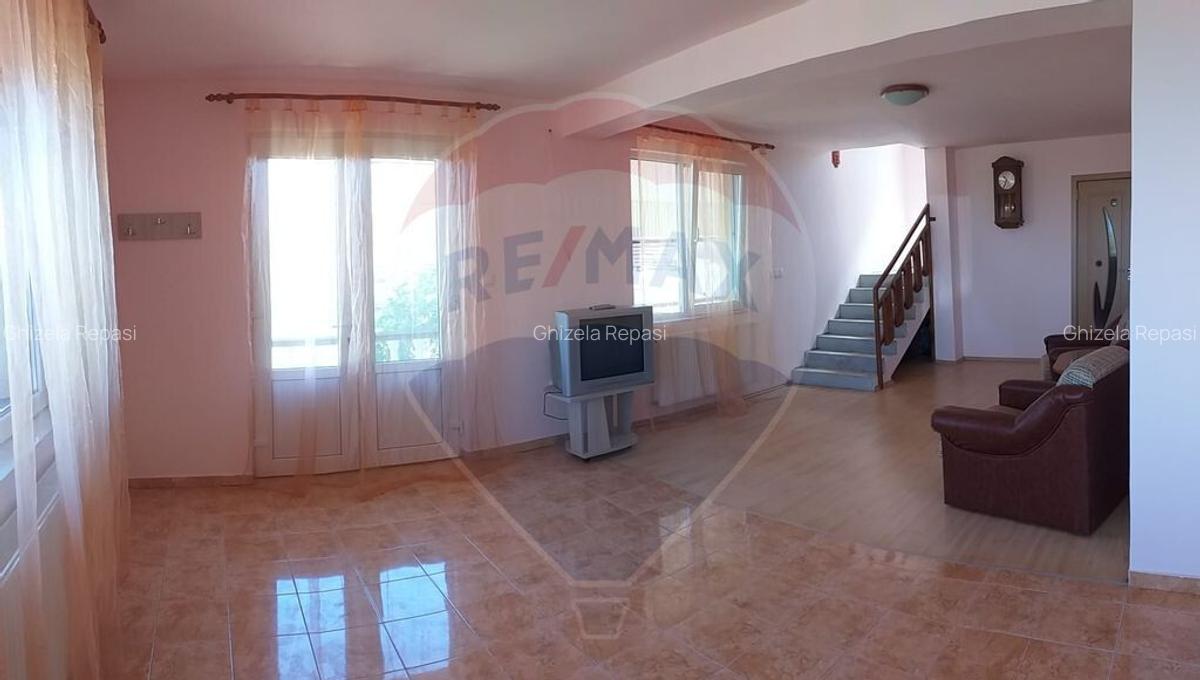 Casa / Vila cu 5 camere de vanzare - 5