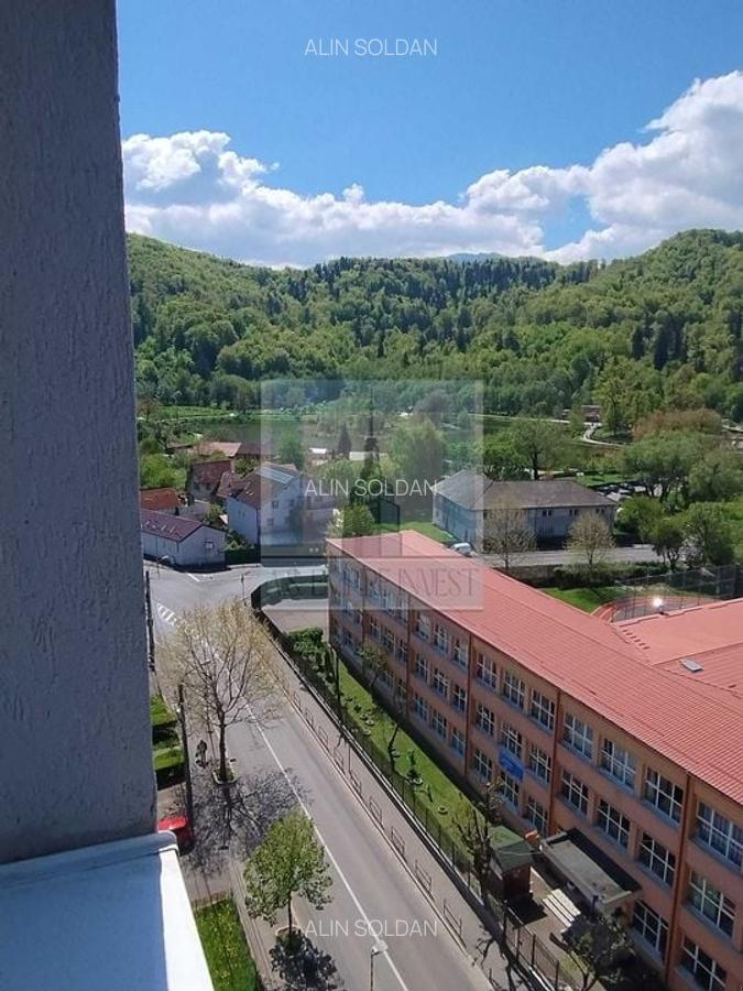 Apartament cu 3 camere decomandat în Noua - 1