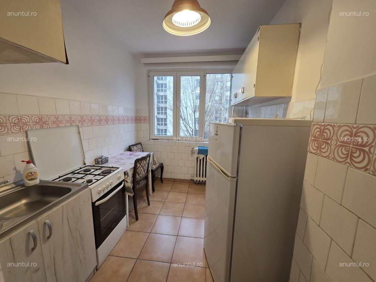 Titan, 10 minute metrou, chiar la intrarea in parcul IOR, pe Lotrioara - 4