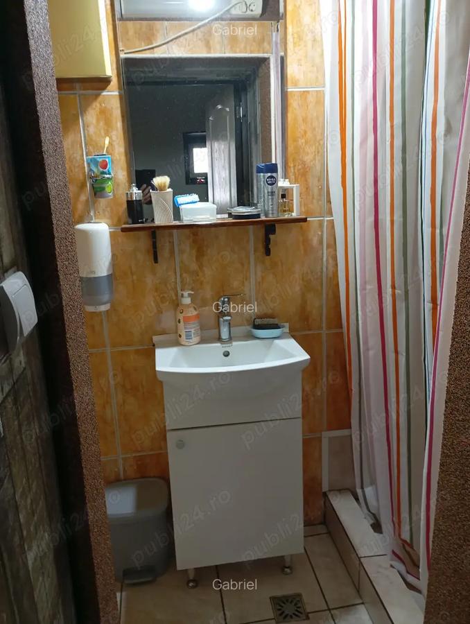 Vand locuin?a la curte comuna zona Me?ianu Arad. - 9 Vand locuin?a la curte comuna zona Me?ianu Arad. - 9