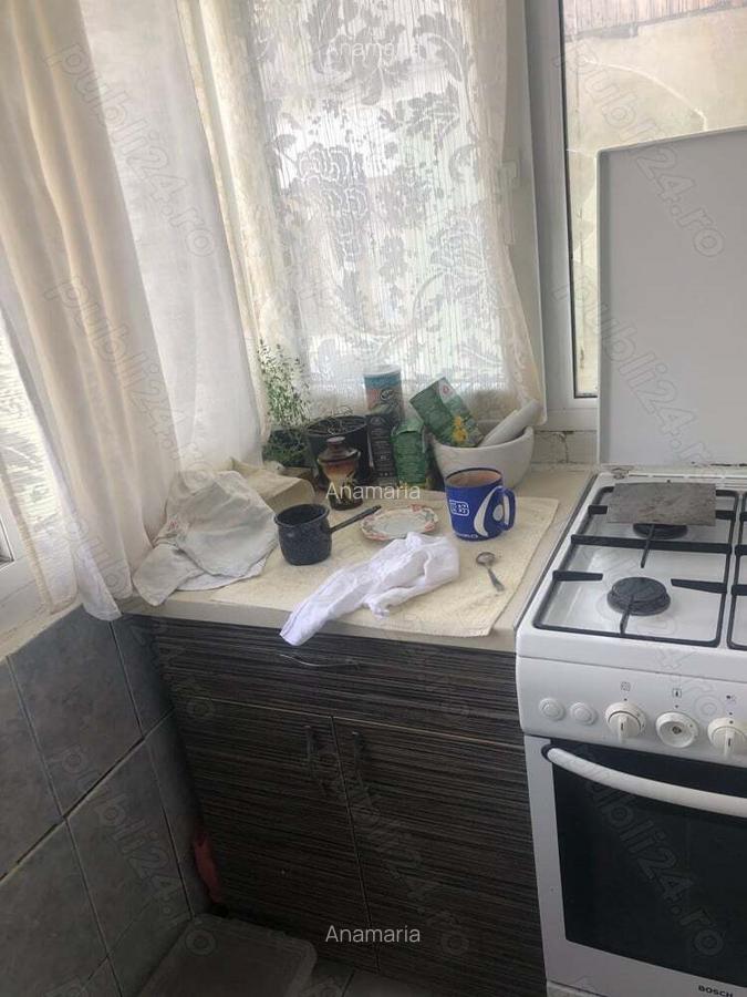 Vand apartament 3 camere, decomandat sau schimb cu 2 camere, la etajul 1 sau 2 - 3