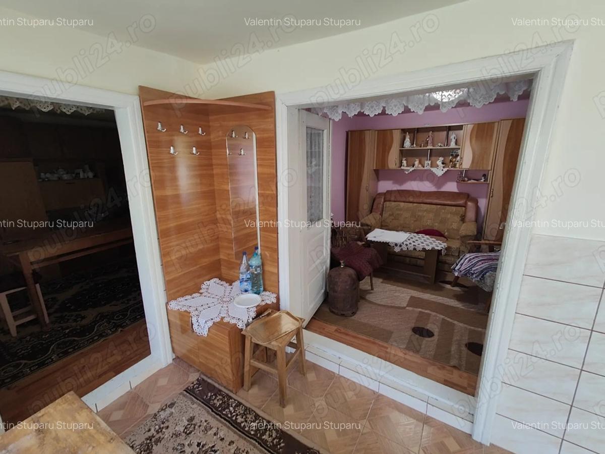 Vanzare casa batraneasca la poalele Mun?ilor Macin 1000 mp teren, 5 camere, vedere panoramica - 1