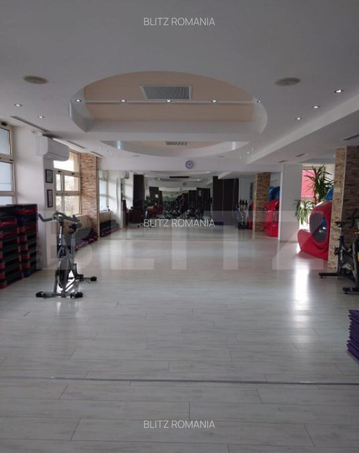 Spatiu comercial de vanzare, 290 mp, zona Micro 3 - 13