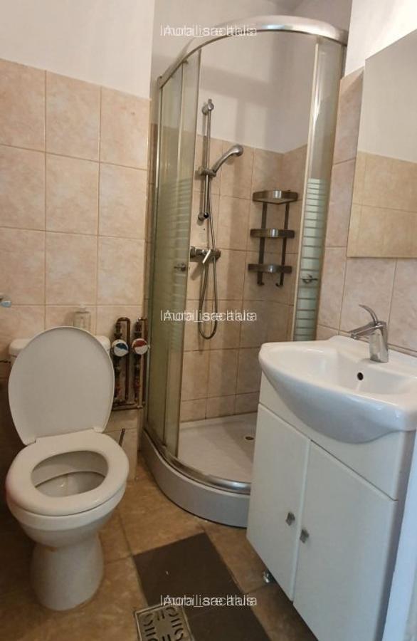 Garsoniera situata pe B-dul Iancu de Hunedoara la etajul 3, bloc izolat - 5