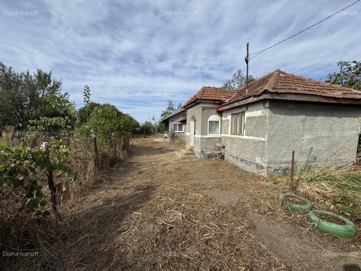 Casa din caramida cu teren 4185 mp in Comuna Manesti - 1