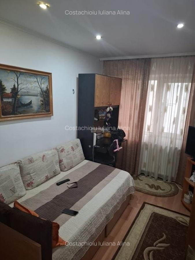 Apartament 3 camere,etaj 3/3,  renovat,65000 euro neg, Policlinica 2 - 6
