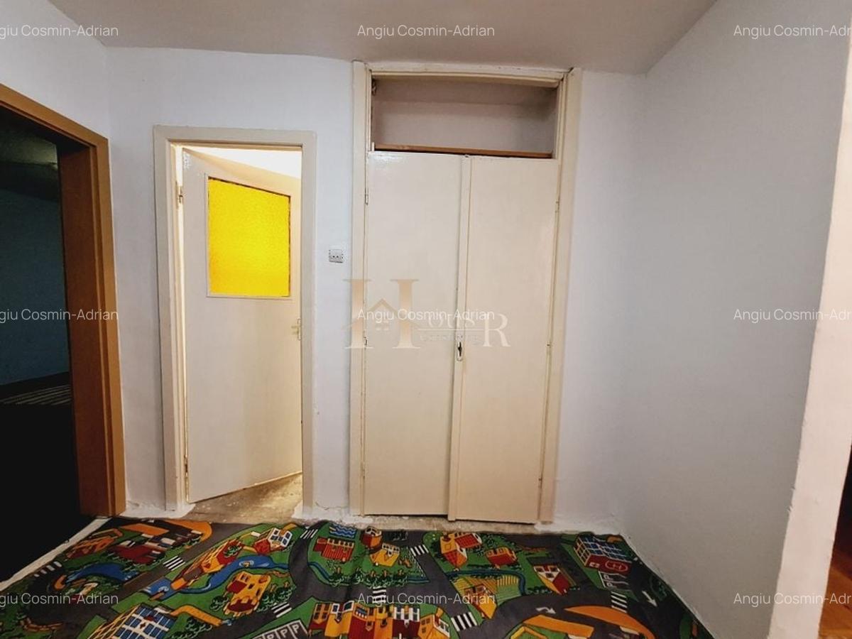 Zona Lipovei. Etaj 3. Decomandat. - 8