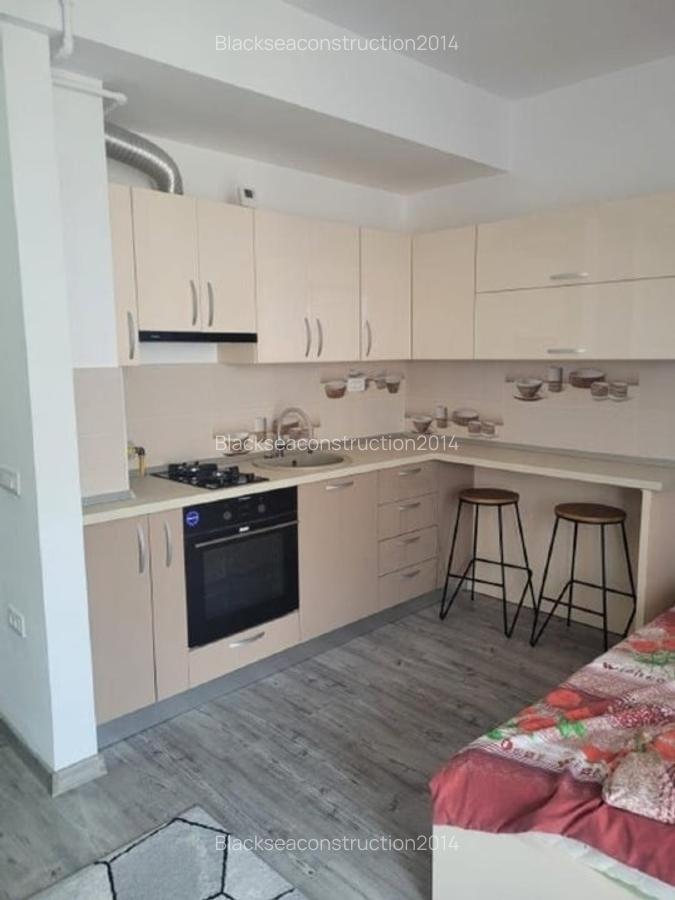 Inchiriez garsoniera Mobilata lux cu vedere laterala la mare. - 7